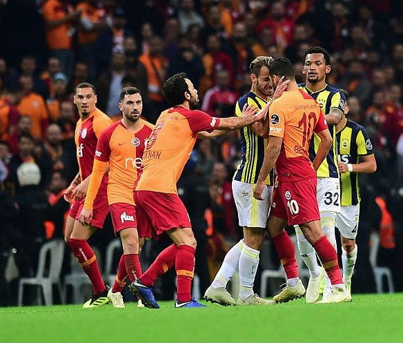 Fenerli yıldız kendini böyle savundu: Çok ağrıma gitti dayanamadım - Resim: 2