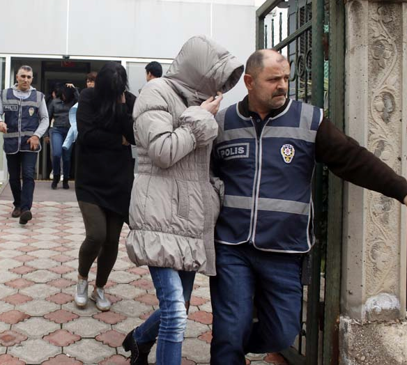 Sevgilisinin cep telefonu üzerinden şifreli fuhuş! Deşifre oldular - Resim: 3