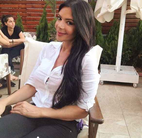 Sevda Demirel'in slikonları canlı yayında havada uçtu  - Resim: 1