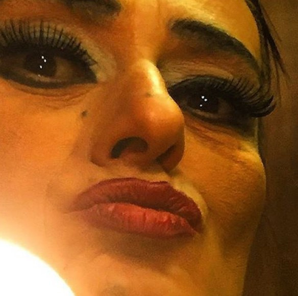 Yıldız Tilbe yaptı yapacağını sahnenin ortasında... - Resim: 1