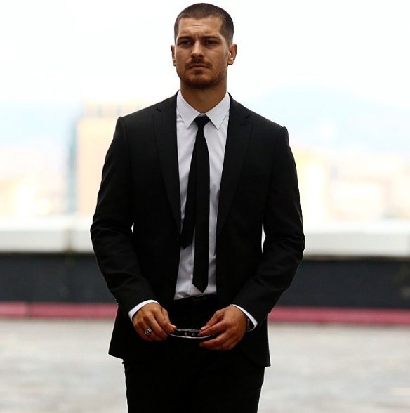 Çağatay Ulusoy evlilik yolunda Duygu Sarışın ile eve çıktılar - Resim: 3