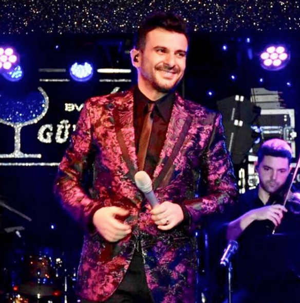 Gökhan Tepe sahnede duygusal anlar yaşadı - Resim: 2