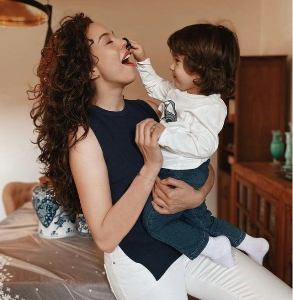 Azra Akın yaşamını yitiren sağlık çalışanlarının çocukları için kampanya başlattı - Resim: 4