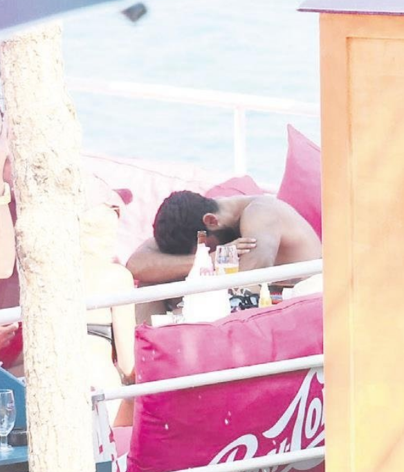 Çıplak fotoğrafları sızdırılmıştı! Dertli dertli oturdu - Resim: 4