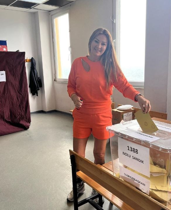 "Memleketi ne zaman terk ediyorsunuz?" yorumuna Pınar Altuğ cevap verdi - Resim: 1