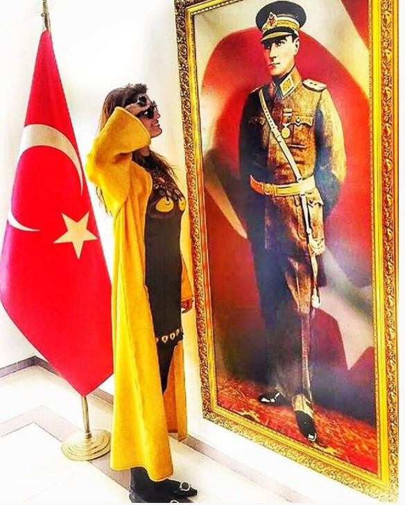 İşte ünlülerin 30 Ağustos Zafer Bayramı paylaşımları... - Resim: 1