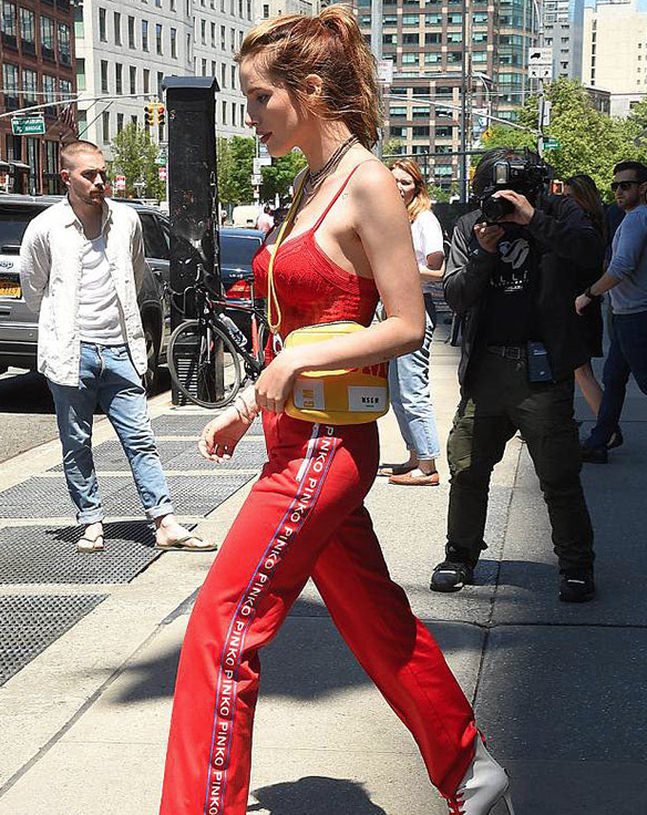 Ünlü oyuncunun koltuk altı görüntüsü olay oldu! - Resim: 1