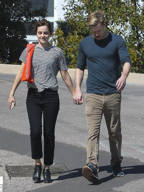 Emma Watson ilk kez görüntülendi fena yakalandı - Resim: 1