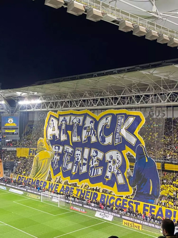 Fenerbahçeli taraftarlardan derbiye özel koreografi - Resim: 0