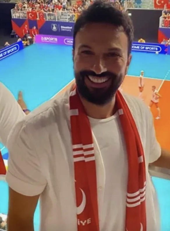 Tüm Türkiye 24 yıl sonra bu gururu yaşadı! Ünlülerden Milli Takım'a tebrik - Resim: 4