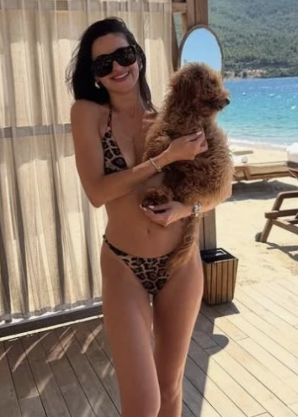 Nesrin Cevadzade'den şok paylaşım! Bornozuyla paylaştı... - Resim: 2