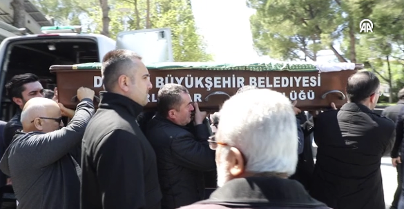 Ersun Yanal'ın vefat eden annesi Bahriye Yanal Denizli'de toprağa verildi - Resim: 2