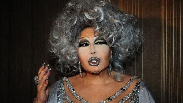 Bülent Ersoy 50 yıl sonra sinemaya gitti ağlamaktan kirpikleri döküldü - Resim: 3