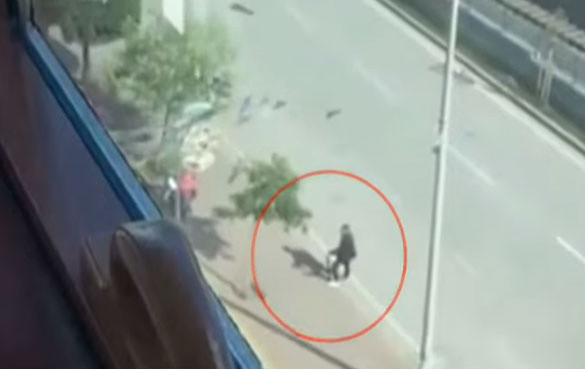 AK Parti Çukurova İlçe Başkanlığına uzun namlulu silahlı saldırı - Resim: 0