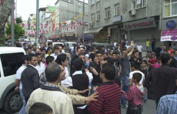 MHP BDP gerginliği sokağa taştı - Resim: 2