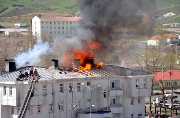 Askerlik şubesi cayır cayır yandı - Resim: 1