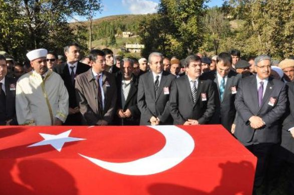 Şehit cenazesine damga vuran sözler! - Resim: 2