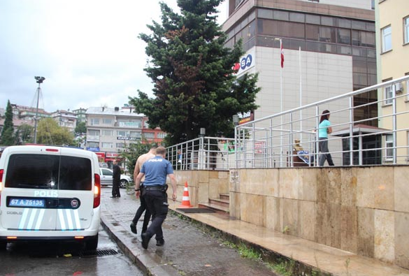 Yarı çıplak basılmıştı itiraf etti: Kocam erken gidecek bana gel - Resim: 2