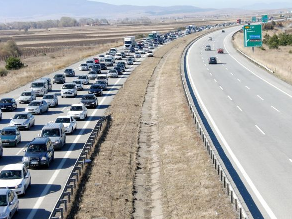 TEM'de 3 kilometrelik araç kuyruğu - Resim: 2
