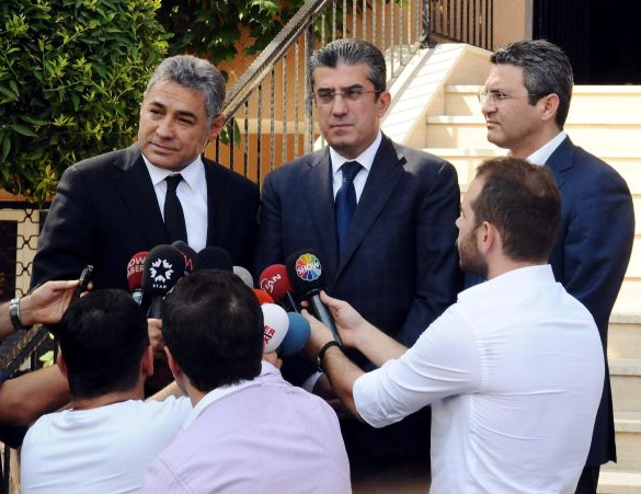 Tuncel Kurtiz'in cenazesi evinden böyle çıkarıldı - Resim: 3