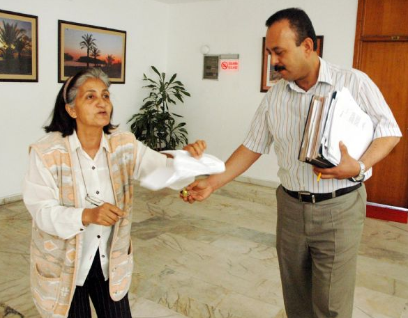 Taksici kadın belediyeyi bastı - Resim: 3