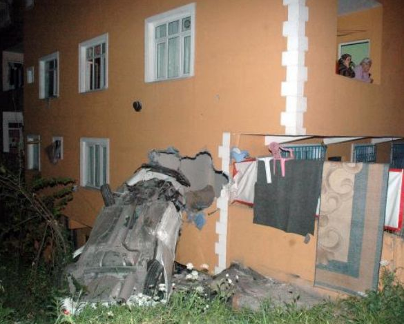 Aracıyla evin içine girdi - Resim: 1