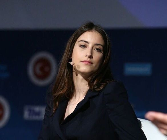 Hazal Kaya acı haberi sosyal medyadan duyurdu: Tanıdığım en güçlü kadın... - Resim: 3