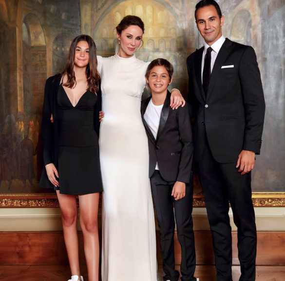 Demet Şener ve Cenk Küpeli kimseye aldırış etmedi AVM'de fena yakalandılar - Resim: 1