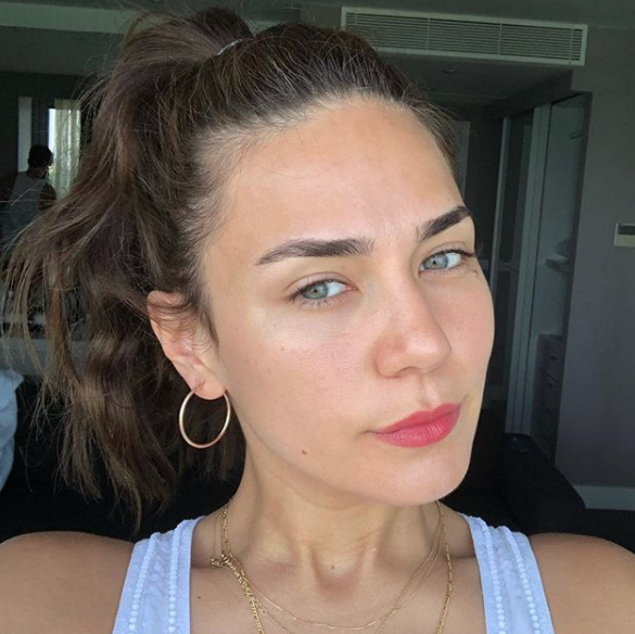 Buse Varol hakkında iddiaların ardı arkası kesilmiyor bebek evlilik dışı mı? - Resim: 4