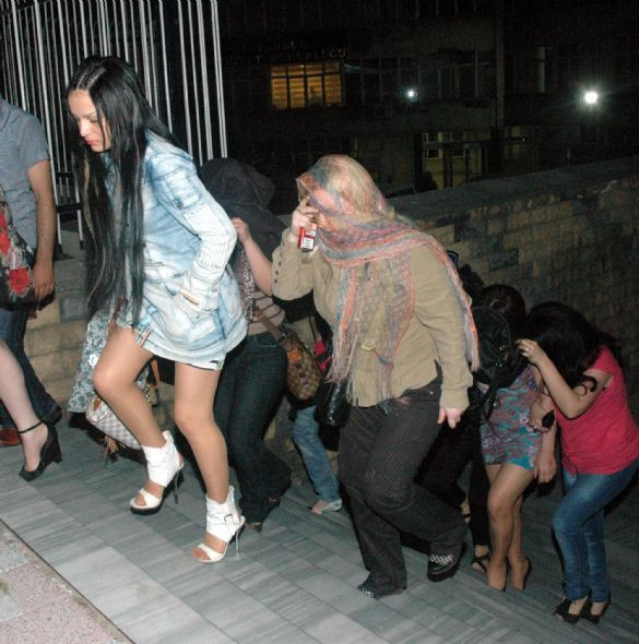 Labirentten fuhuş çıktı - Resim: 1