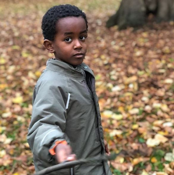 Esra Akkaya annesi ve evlatlığı ile koronavirüsten kaçıp Türkiye'ye geldi - Resim: 3