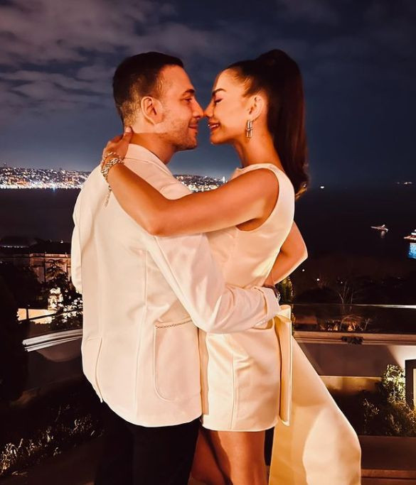 Oğuzhan Koç'un, nişanlısı Demet Özdemir'e aldığı hediyenin fiyatı dudak uçuklattı! - Resim: 1