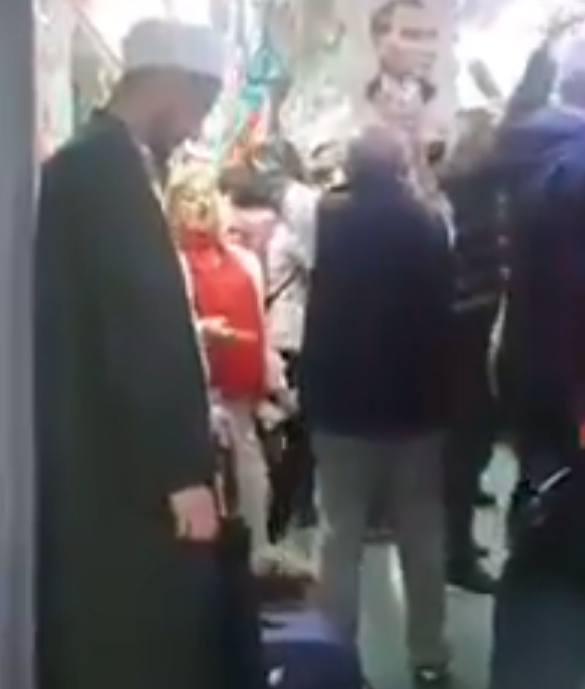 Metroda cübbeli gence 10. Yıl Marşı'yla taciz! CHP'li vekilin sözleri bomba - Resim: 2