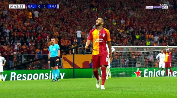 Belhanda, oyundan çıkarken kendisini ıslıklayan taraftarlara tepki gösterdi! - Resim: 0