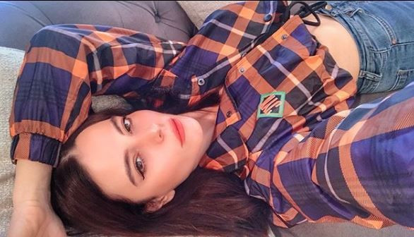 Simge Sağın'ın üstsüz yarı çıplak klibine tepkiler gecikmedi - Resim: 2