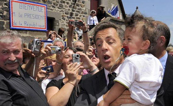 Liderler de çocukların yanında resmi duramıyor - Resim: 2