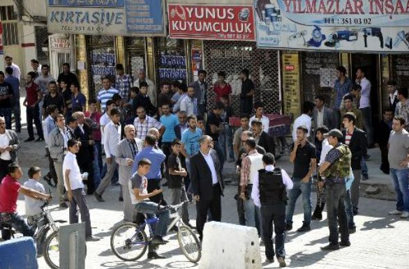 Yüksekova sokakları yine karıştı! - Resim: 4