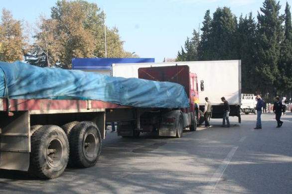 Donanma Komutanlığı'nda dehşet saçan TIR - Resim: 4