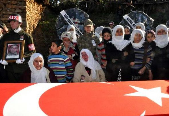 Şehit cenazesine damga vuran sözler! - Resim: 1