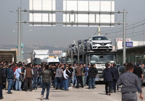 Oyak Renault'ta eylem polis müdahalesi başladı - Resim: 4