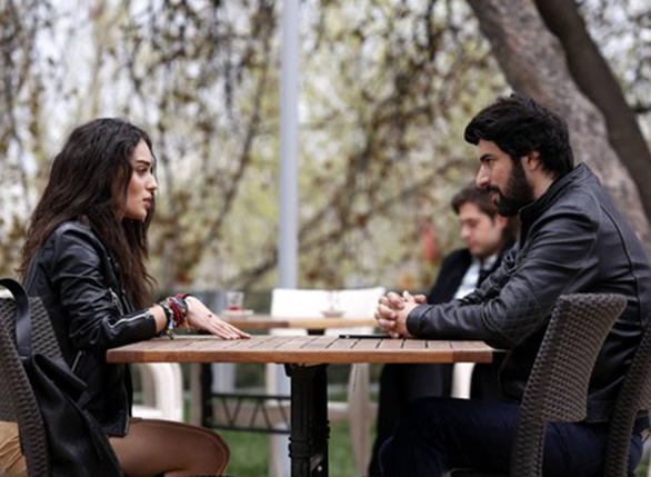 Kafayı fena halde taktı! 10 yaş büyük oyuncuya aşık - Resim: 2