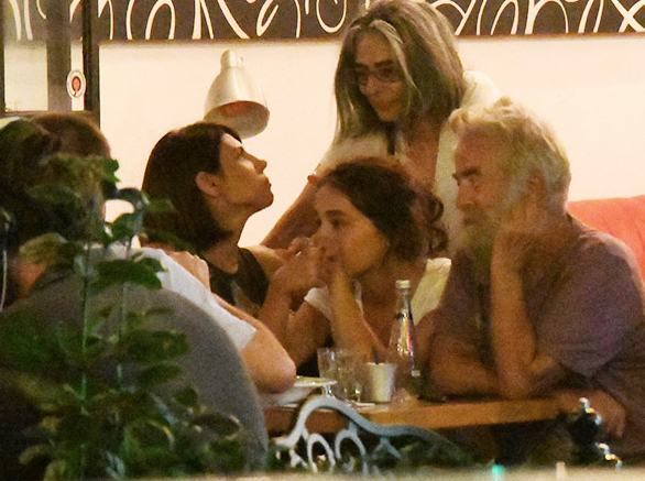 70'lik çapkın! 48 yaş küçük sevgilisiyle yakalandı - Resim: 1