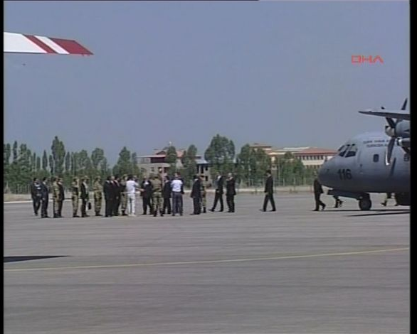 Türkiye şehitlerini uğurluyor - Resim: 2