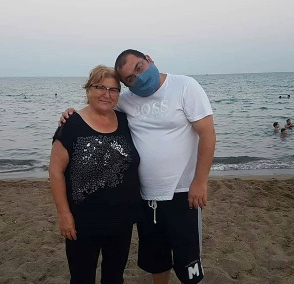 Vali yardımcısı, annesi ve kardeşini öldürdüğü cinayette şarjör değiştirip 18 kurşun sıkmış - Resim: 0