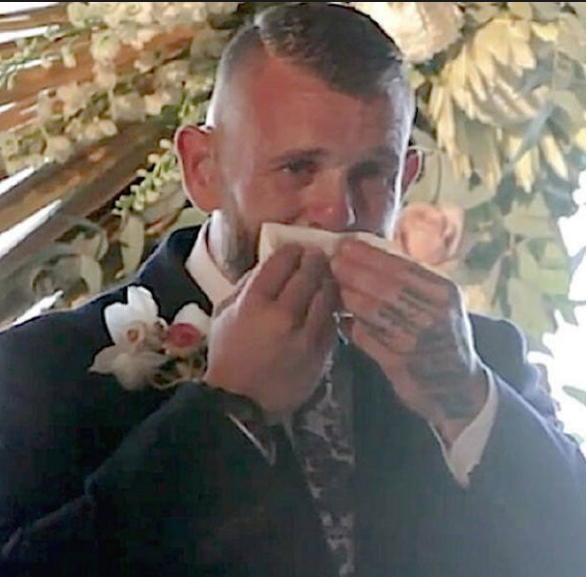 Düğünde gelinin yaptığı şey damadı bu hale getirdi milyonlarca kez izlendi - Resim: 1