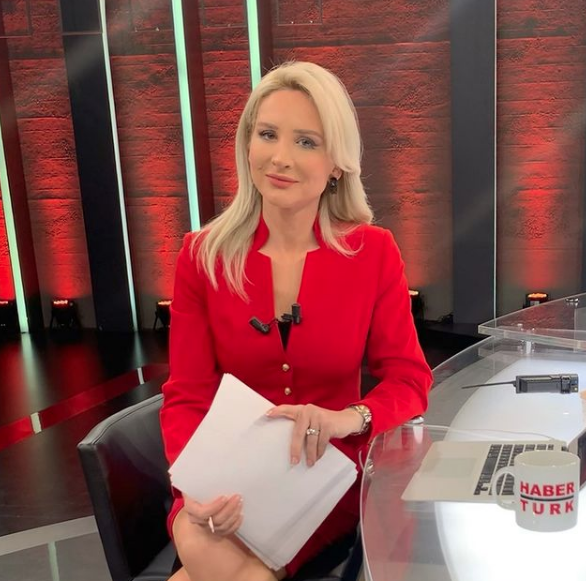 Spiker Meltem Acet'e kabusu yaşattı: Sevgilim öptüm seni ve kızımızı seviyorum - Resim: 0