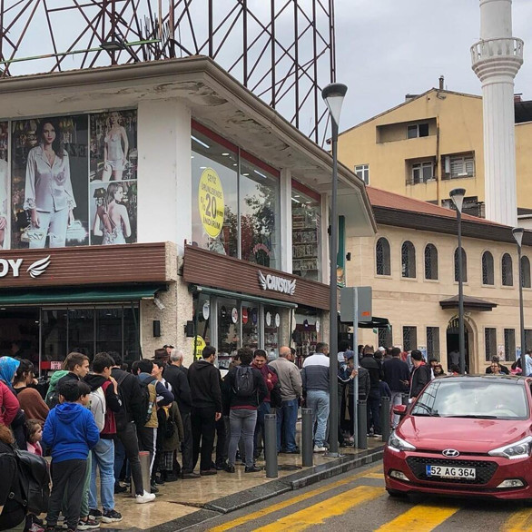 Ordu'da bedava döneri duyanlar kuyruk oluşturdu - Resim: 0