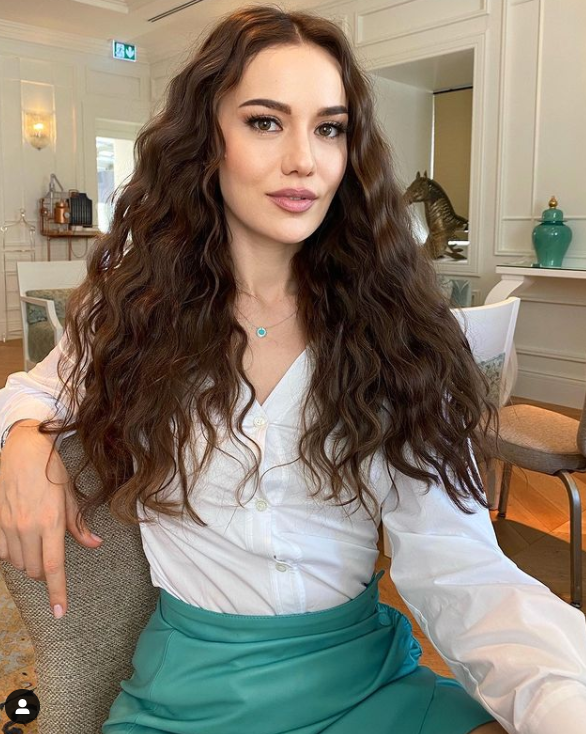 Fahriye Evcen bahçesinde poz verdi! 'Hadi yaz gelsin' - Resim: 1