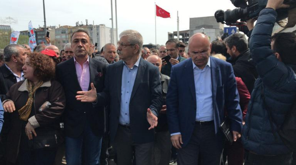 Gerginlik tırmanıyor! Taksim'de CHP'lilere polis engeli - Resim: 4