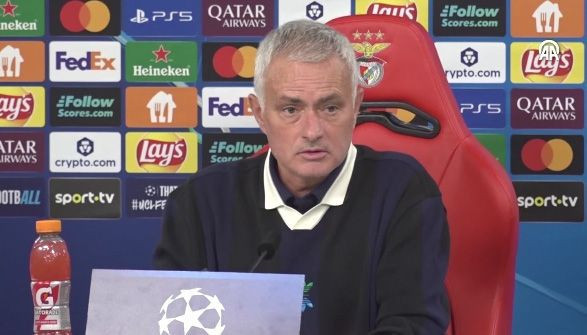 Jose Mourinho'nun Benfica-Fenerbahçe maçında giydiği kazak fiyatıyla gündemde - Resim: 4